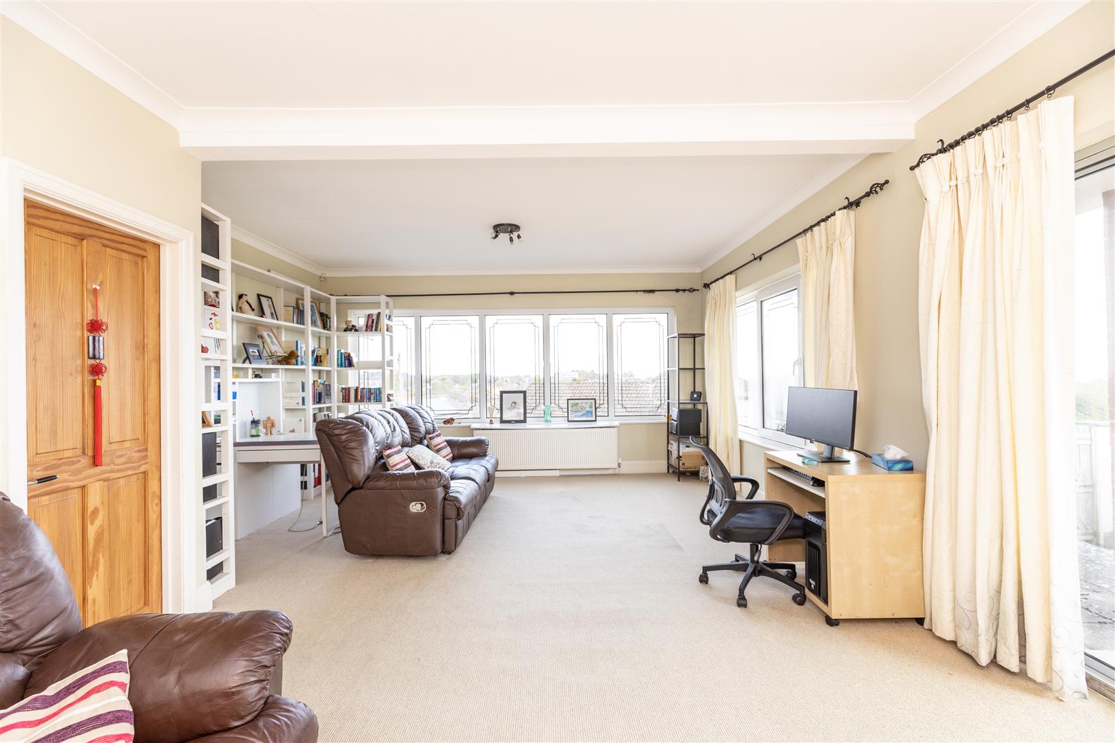 19 Chantry Rise, Penarth, Vale of Glamorgan, CF64 5RS